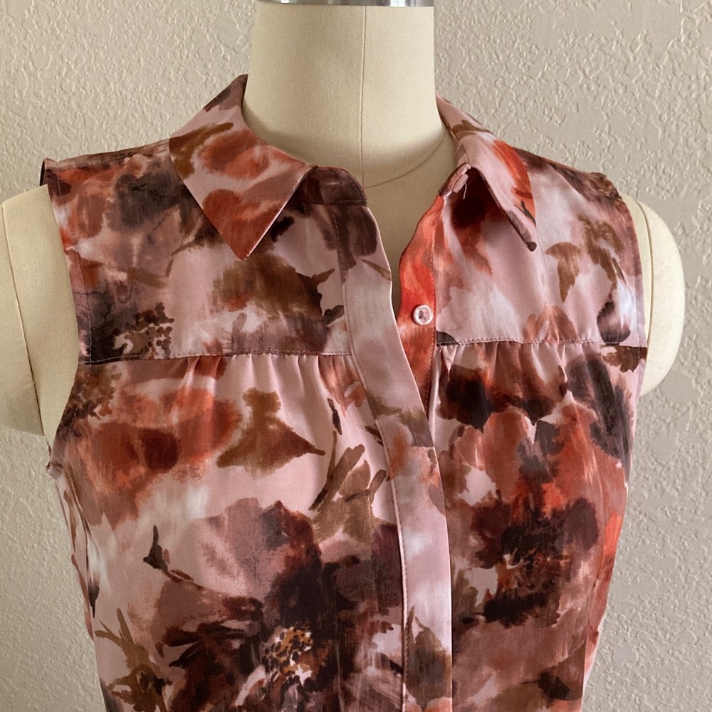 Beautiful Vera Wang muted peach sleeveless blouse size S